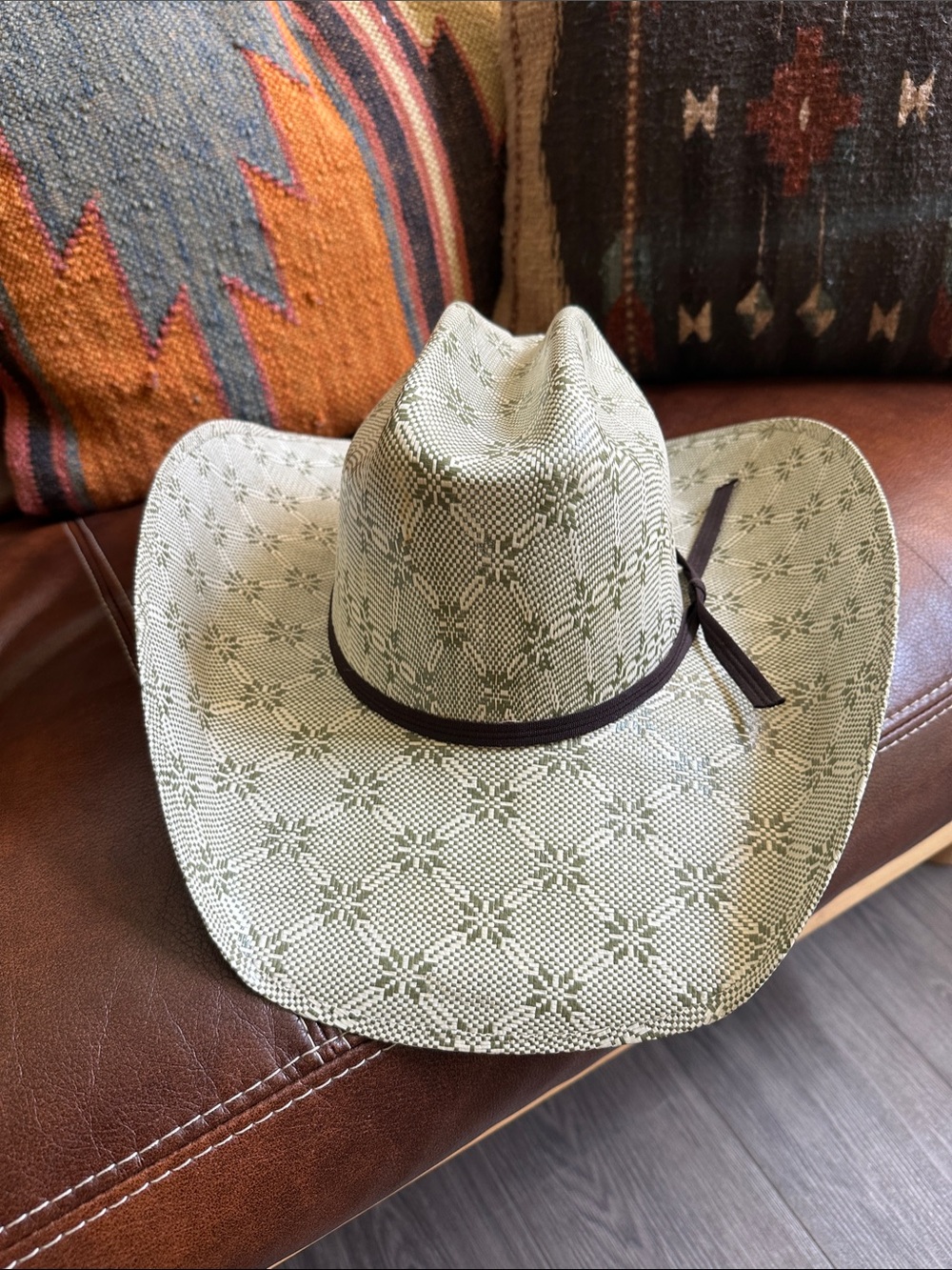 Cream patterned woven cowboy hat with brown band Texas hat company’s 20 X